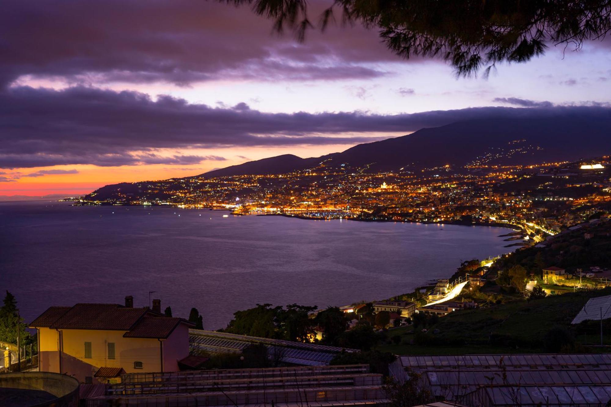 Casa Emma With Sea Glimpse - Happy Rentals Sanremo Luaran gambar