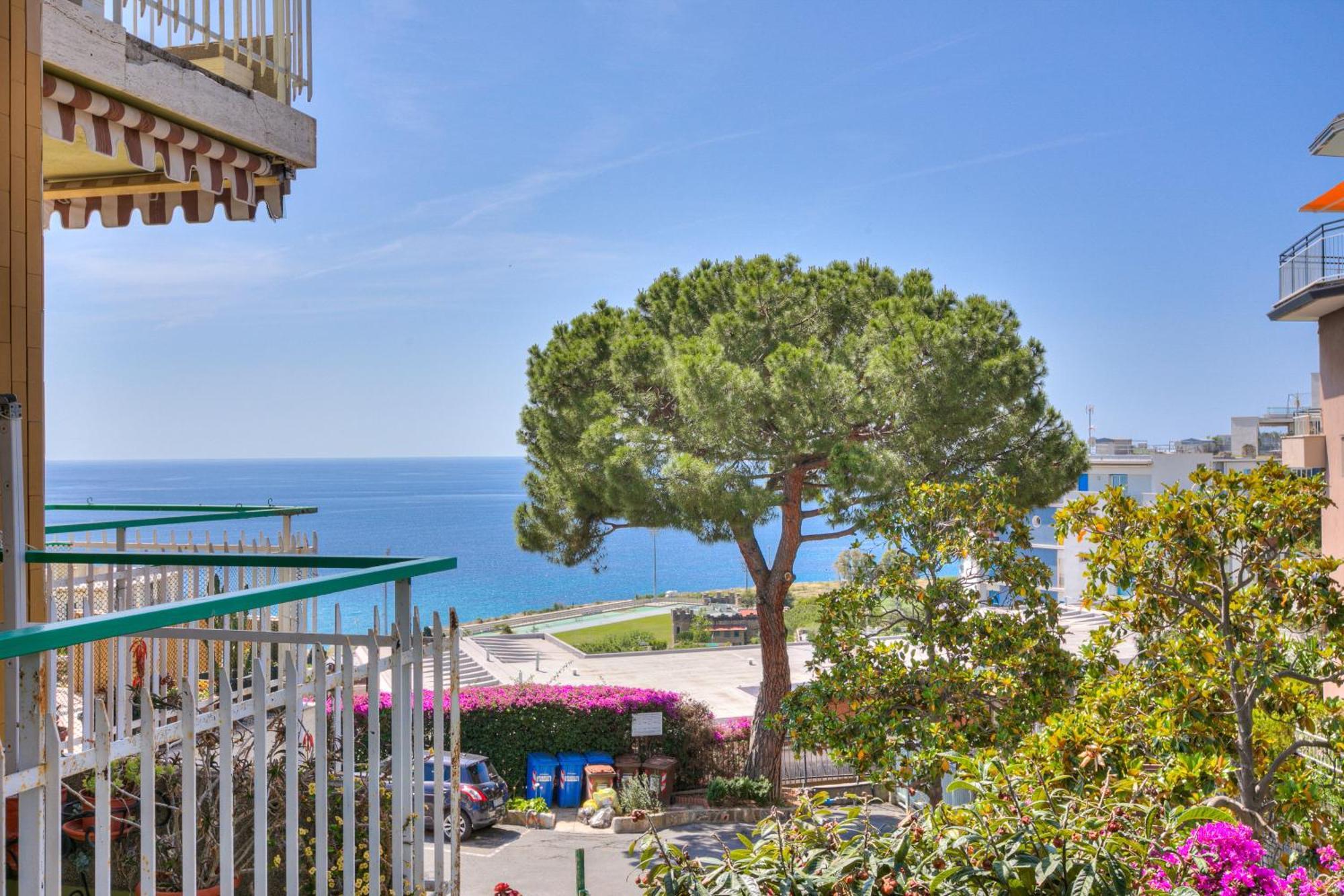 Casa Emma With Sea Glimpse - Happy Rentals Sanremo Luaran gambar