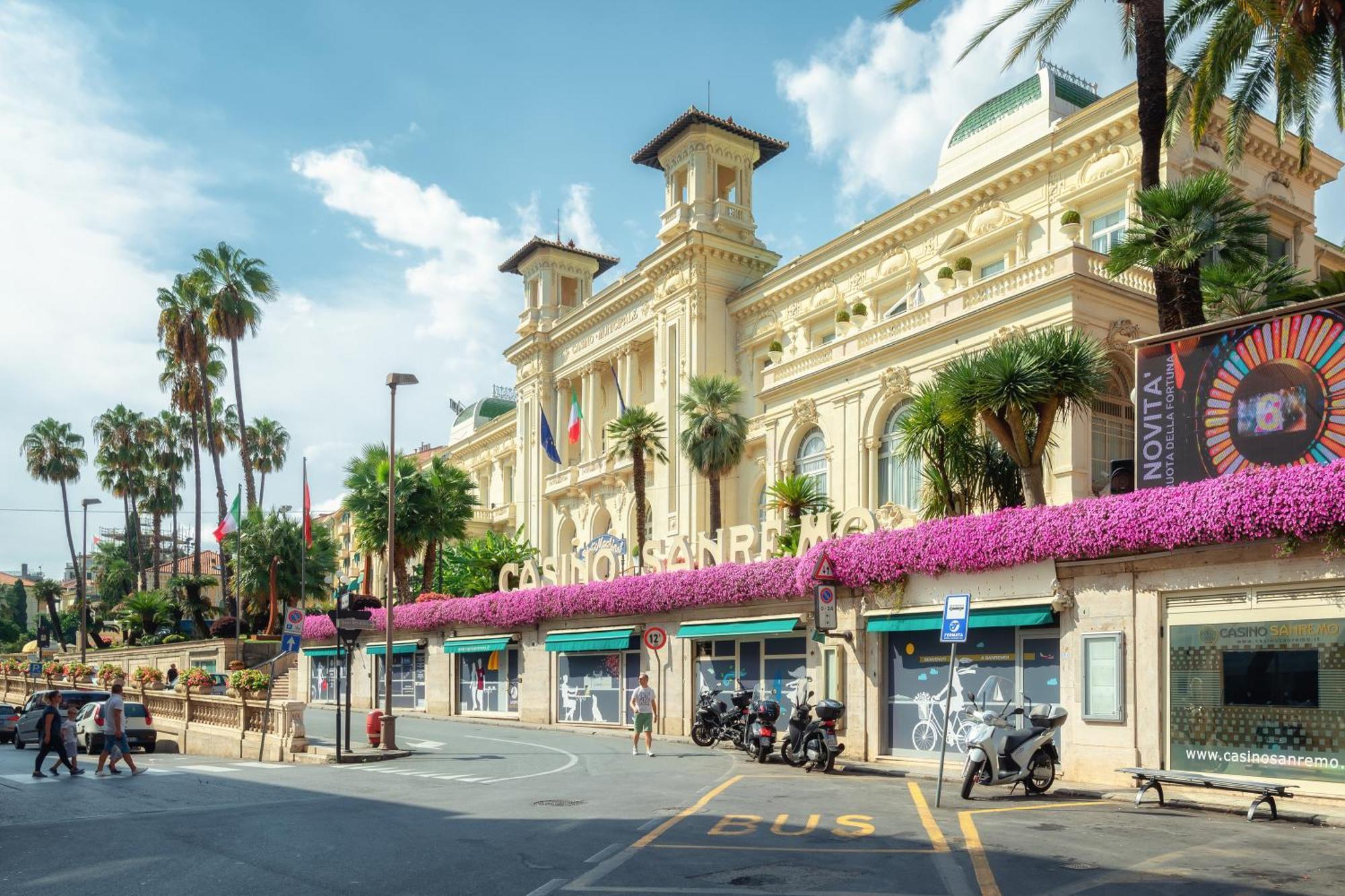 Casa Emma With Sea Glimpse - Happy Rentals Sanremo Luaran gambar